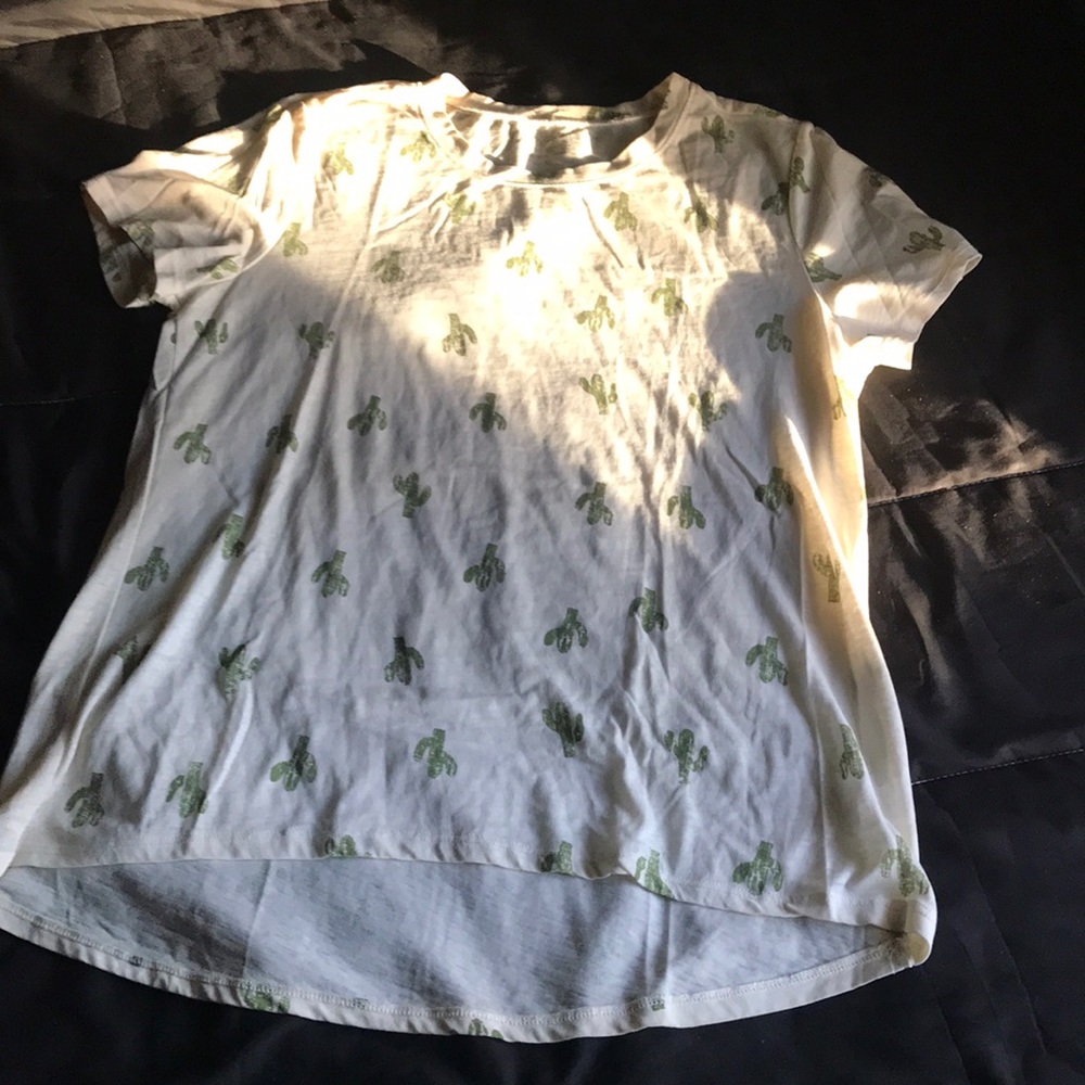 Soft Tee cream color w green cactuses XL Zoe + Liv